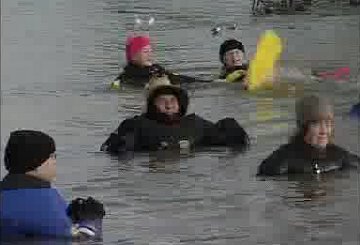 Members of the Swindon Sub-Aqua Club (SSAC) take to the River Thames for the RNLI