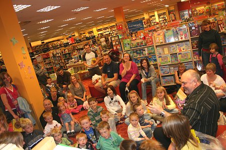 Borders Swindon Story Sack Storytelling with Neil Griffiths 21 June 2008