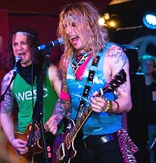 Hot leg perform at 12 bar in Swindon