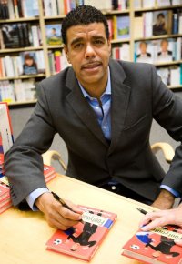 Chris Kamara book signing Swindon