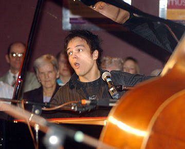 Jamie Cullum in Swindon at The Apartment 21 December 2003