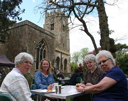 Highworth May Day celebrations 2010