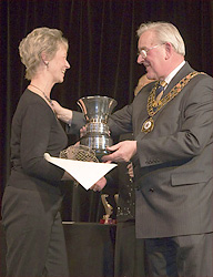 AP's Christine Mace receives the Betty Peck Rosebowl from Cllr Mike Bawden at HJ�07