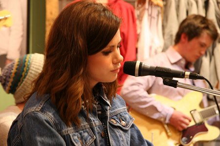 Jess Hall Band at Quba & Co. at Swindon Designer Outlet