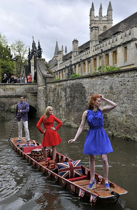 Swindon Designer Outlet Fashion Show on the Thames at Oxford