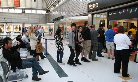 ipad2 queue in Swindon