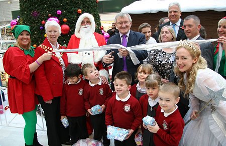 Santa comes early to support goldenhar Swindon 2011