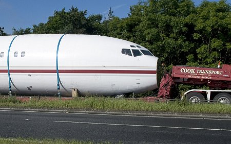 Boeing 727 passing through Swindon