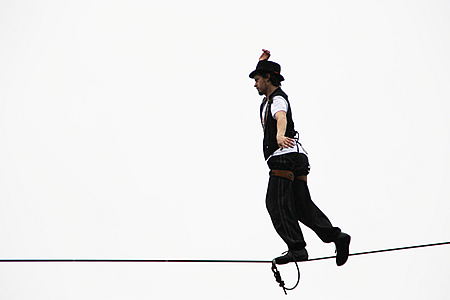 Jake The Juggler Slacklining Swindon Brunel 2012