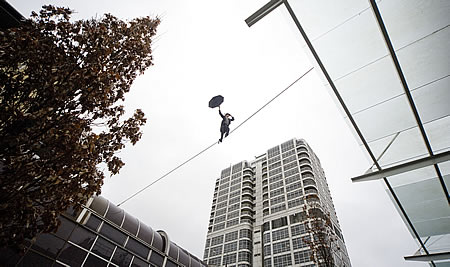 Jake The Juggler Slacklining Swindon Brunel 2012