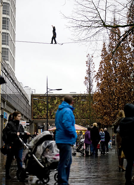 Jake The Juggler Slacklining Swindon Brunel 2012