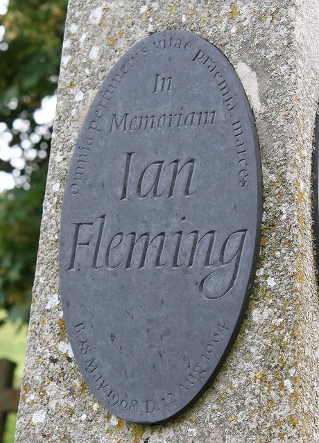 ian_fleming_grave_3.jpg