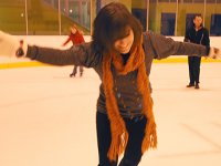 SwindonWeb's Mel Turner-Wright tries skating on her own!