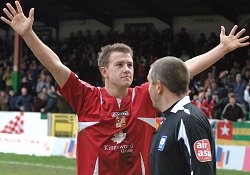 Simon Cox signs for STFC