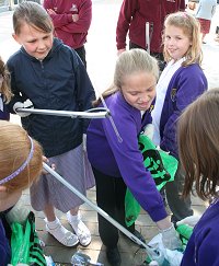 Nythe School Children get involved in the inSwindon McDonald's clean-up campaign