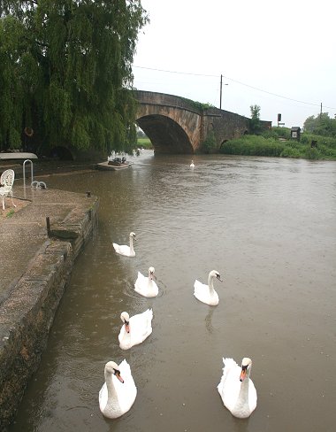 Flooding at Lechlade bridge