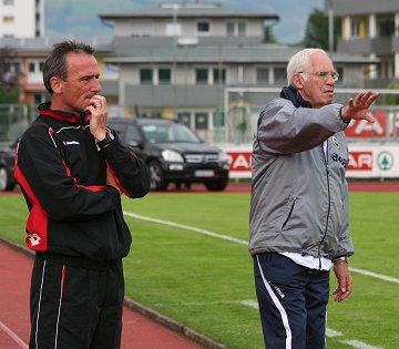 Dave Byrne and Luis Aragones - Swindon Town v Fenerbahce