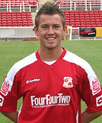 http://www.swindonweb.com/uploaded_files/3753/images/simon_cox_stfc200.jpg 