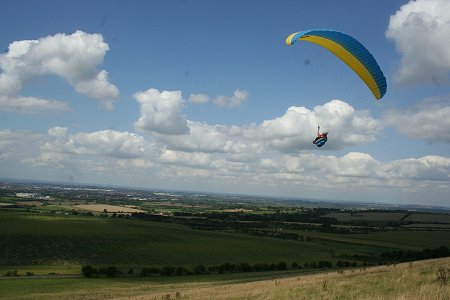 Paragliding in Swindon on Liddington Hill