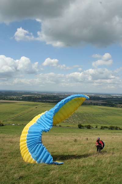 Paragliding in Swindon on Liddington Hill