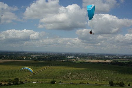 Paragliding in Swindon on Liddington Hill