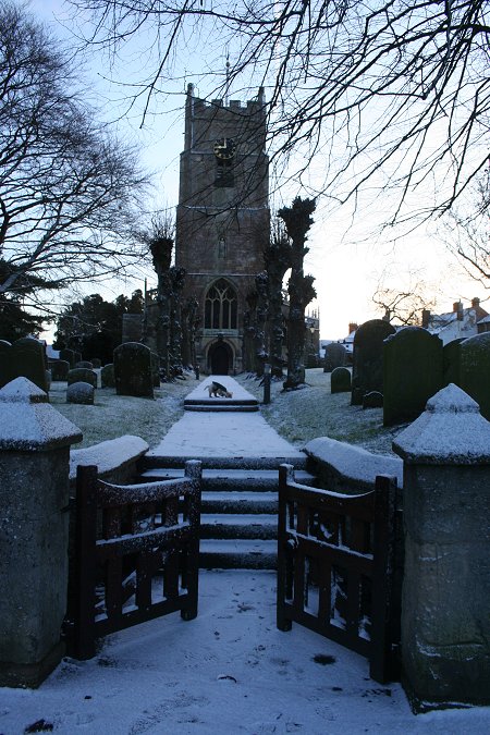 St Michael's Church Highworth in the snow 21 Dec 2009