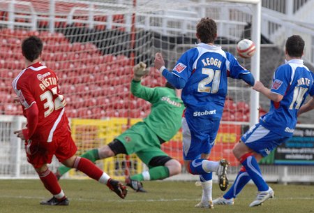 Charlie Austin scores for Swindon against Carlisle