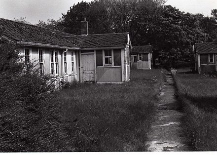 Huts of Quebec Road. 1975. Last used by Chiseldon Cubs in the late 1960s.<br>Stuart Dobson