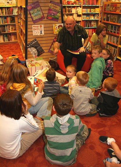 Storysacks storytelling at Borders Swindon