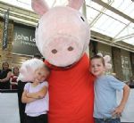 Peppa Pig visits Swindon Designer Outlet