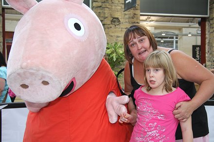 Peppa Pig visits Swindon Designer Outlet