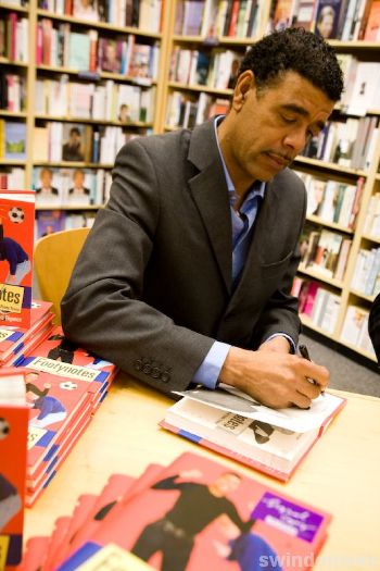 Chris Kamara book signing at Borders