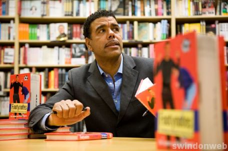 Chris Kamara book signing at Borders