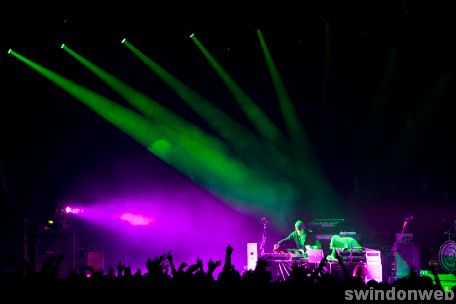 Pendulum at The Oasis