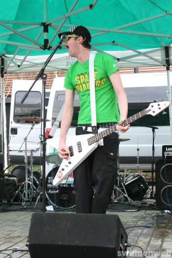 Frequently inSwindon music gig March 2009