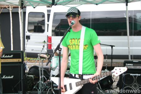Frequently inSwindon music gig March 2009