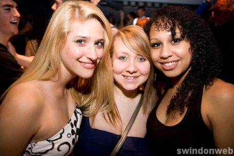 Page Three girls come to Liquid