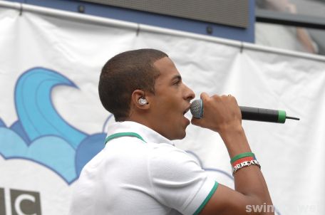 JLS and Ironik perform at Nova Hreod