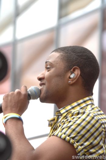 JLS and Ironik perform at Nova Hreod