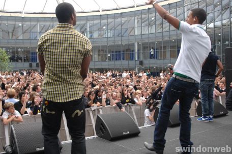 JLS and Ironik perform at Nova Hreod