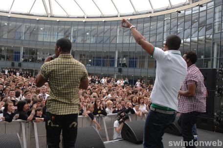 JLS and Ironik perform at Nova Hreod
