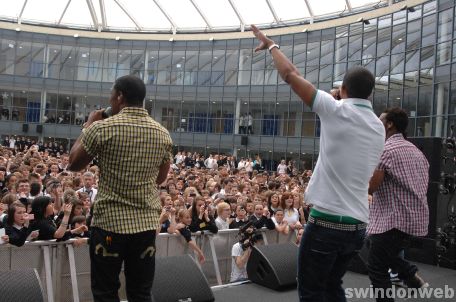 JLS and Ironik perform at Nova Hreod