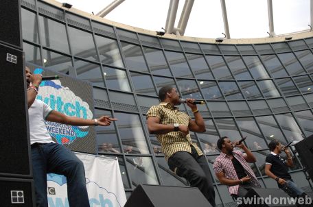JLS and Ironik perform at Nova Hreod