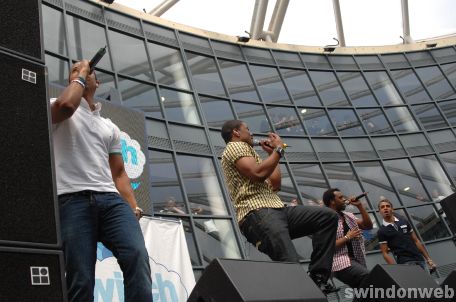 JLS and Ironik perform at Nova Hreod