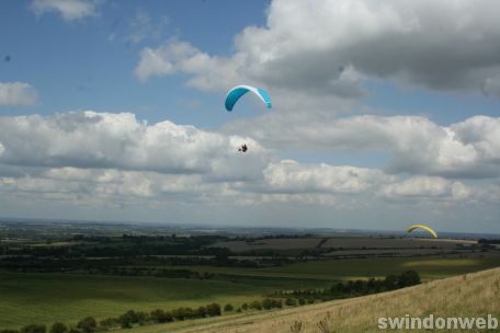 Paragliding on Liddington Hill