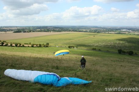 Paragliding on Liddington Hill