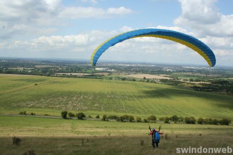 Paragliding on Liddington Hill