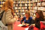 Trinny and Susannah signing in Swindon
